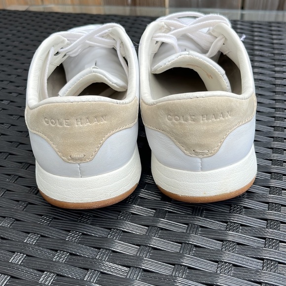 Cole Haan women’s tennis shoe white beige size 9. - Picture 3 of 3